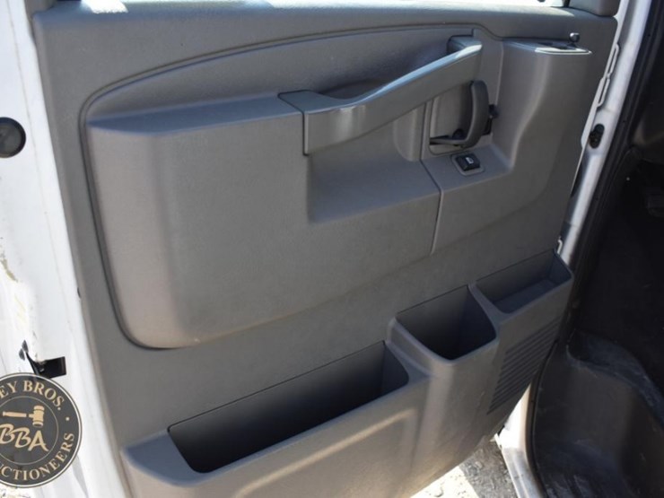 2019-chevrolet-express-2500-image-16