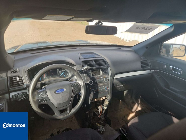 2016-ford-explorer-image-16