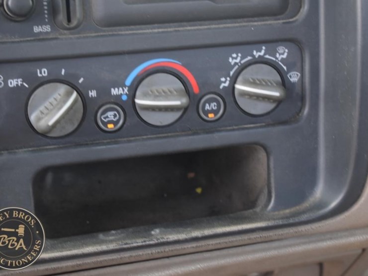 2000-chevrolet-3500-image-36