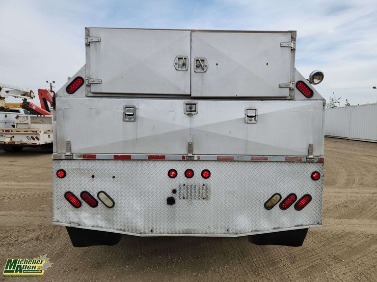 2011-ford-f550-image-41