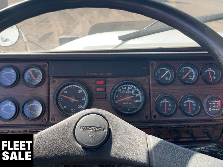 2001-freightliner-fld112-image-12