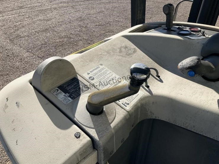 crown-3000-series-electric-order-picker-image-13