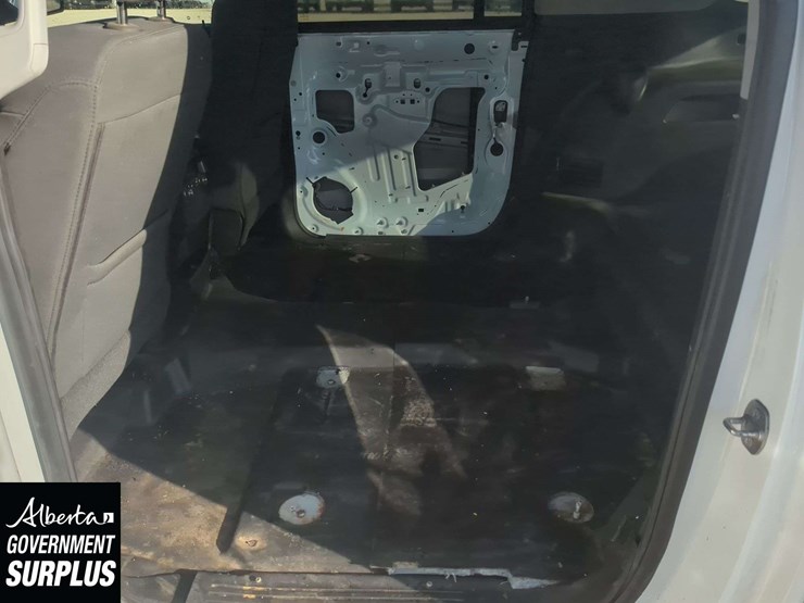 2019-chevrolet-suburban-image-16