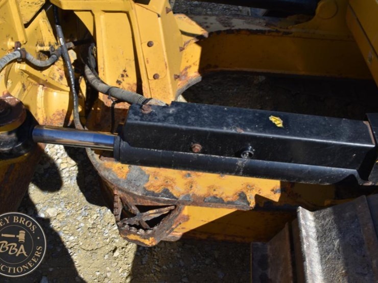 2020-caterpillar-d6n-lgp-image-46