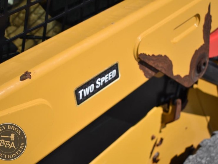 2019-caterpillar-242d3-image-32