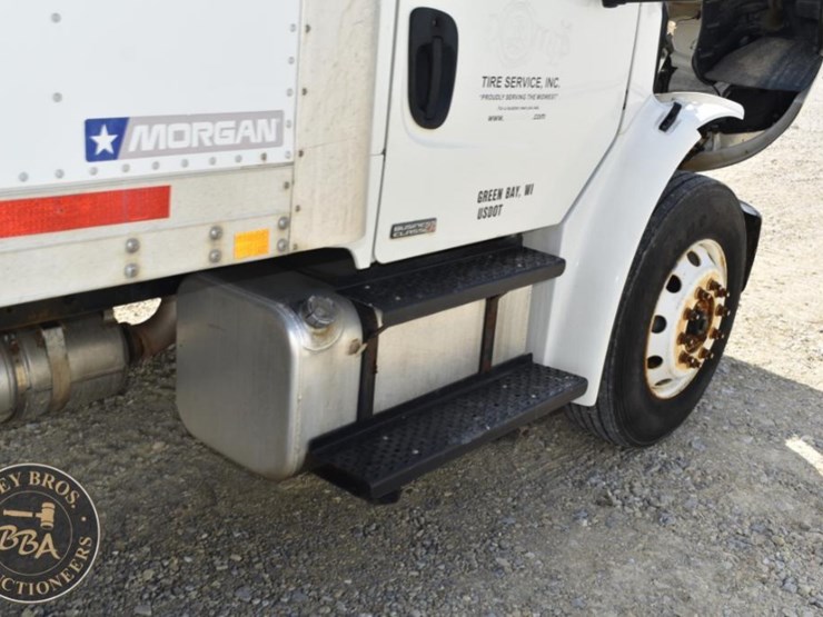 2009-freightliner-business-class-m2-106-image-33