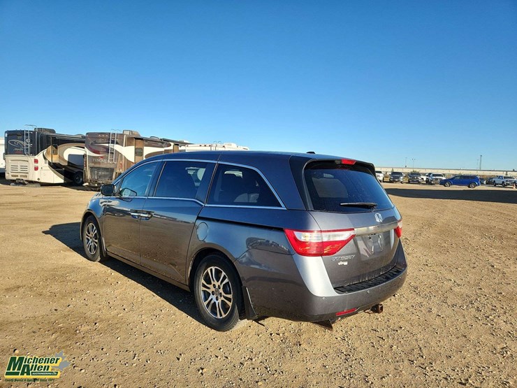 2013-honda-odyssey-image-3