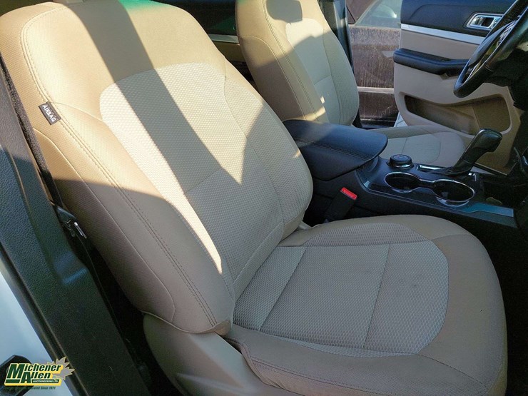 2016-ford-explorer-xlt-image-13