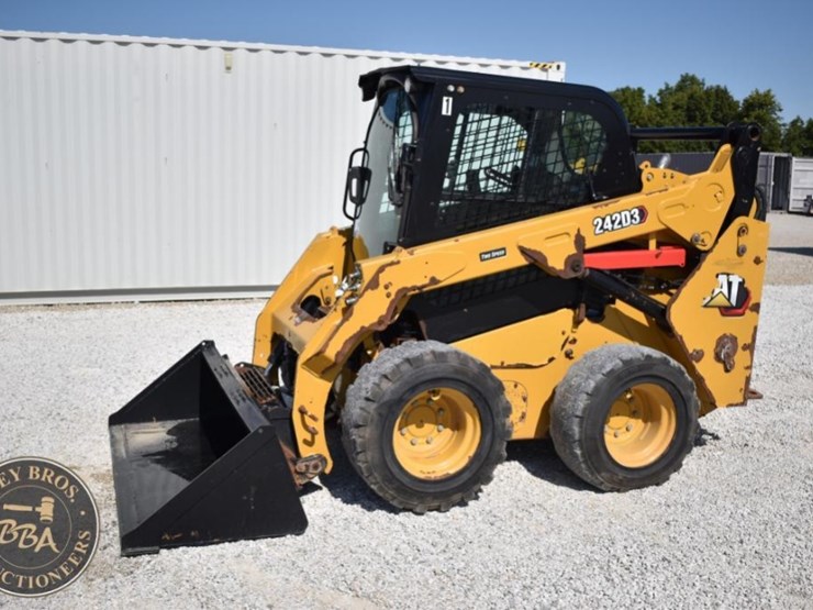 2019-caterpillar-242d3-image-6