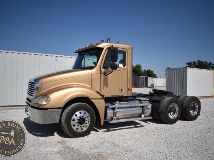 2003-freightliner-columbia-120-image-1