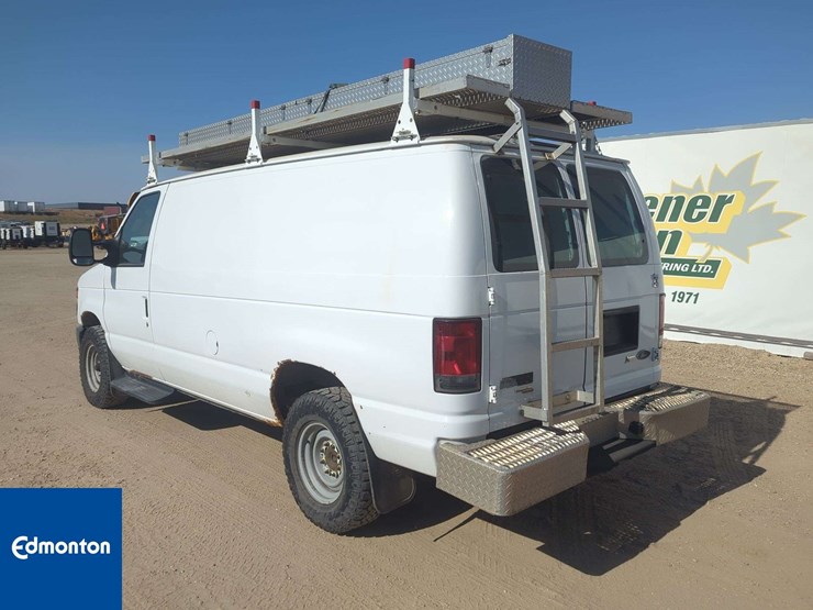 2012-ford-cargo-image-3