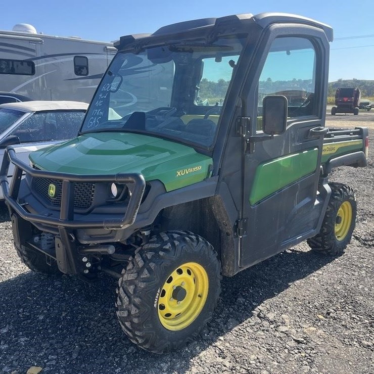JOHN DEERE GATOR