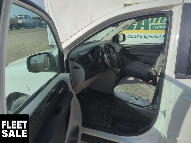 2012-dodge-grand-caravan-se-image-12