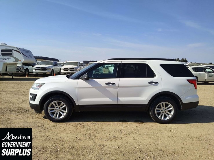 2017-ford-explorer-image-24