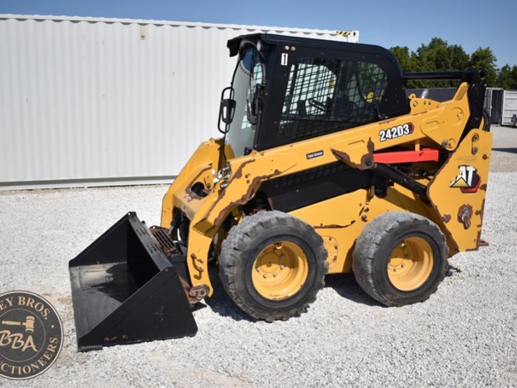 2019-caterpillar-242d3-image-4