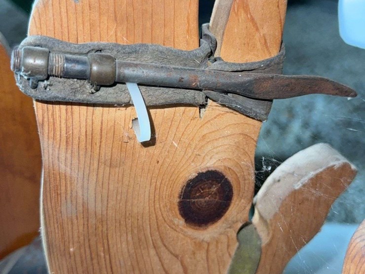 display-of-corn-husk-shuckers-image-6