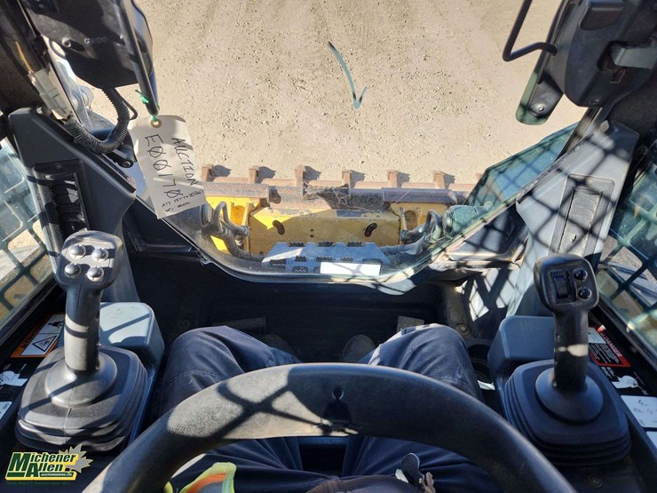 deere-326e-image-15