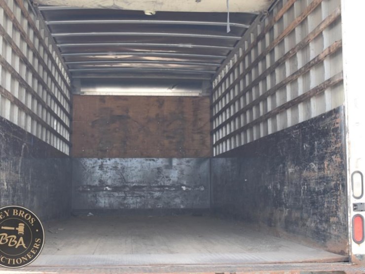 2009-freightliner-business-class-m2-106-image-3