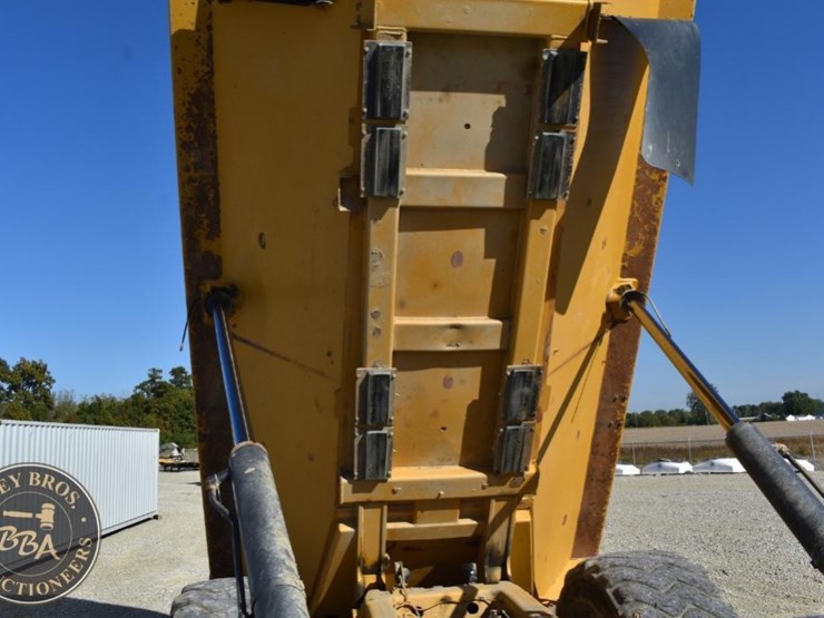 2011-caterpillar-740b-image-55