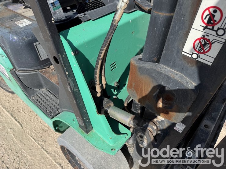 2012-mitsubishi-fgc30n-image-9