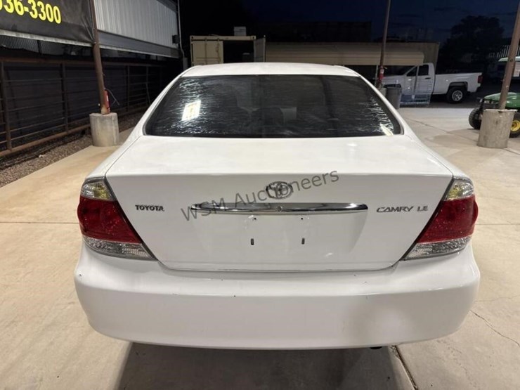 2005-toyota-camry-sdn-image-6