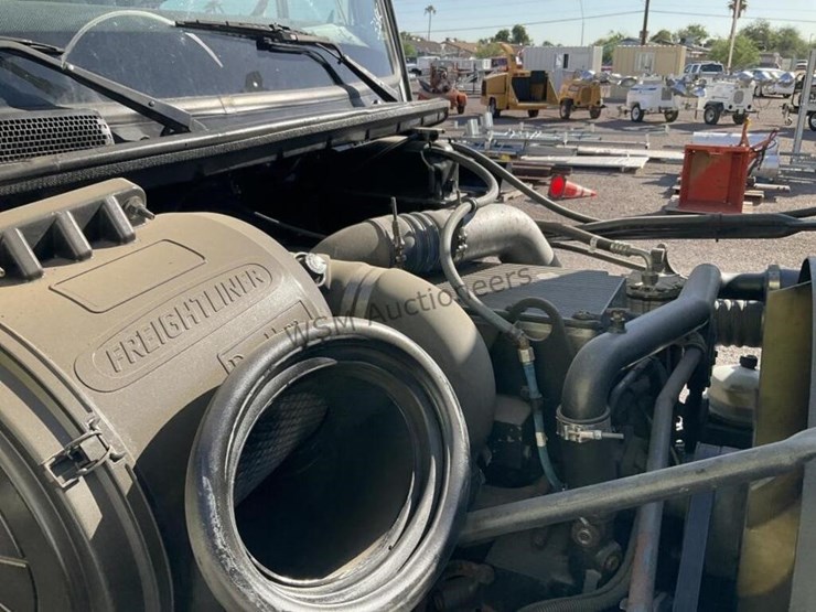 2003-freightliner-fl112-image-16