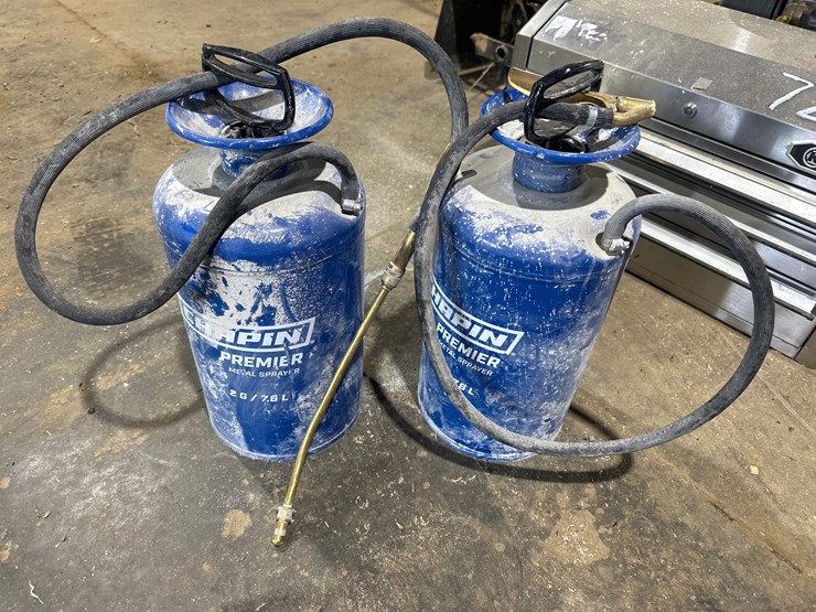 #70-•-(2)-chapin-2gal-premier-metal-sprayer-image-1