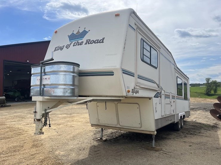 1995-king-of-the-road-knight-fifth-wheel-camper-image-1
