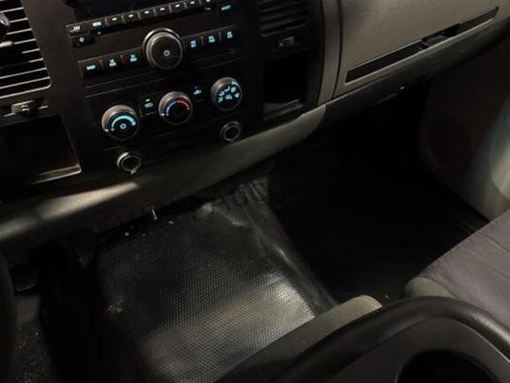 2010-chevrolet-silverado-2500hd-image-21