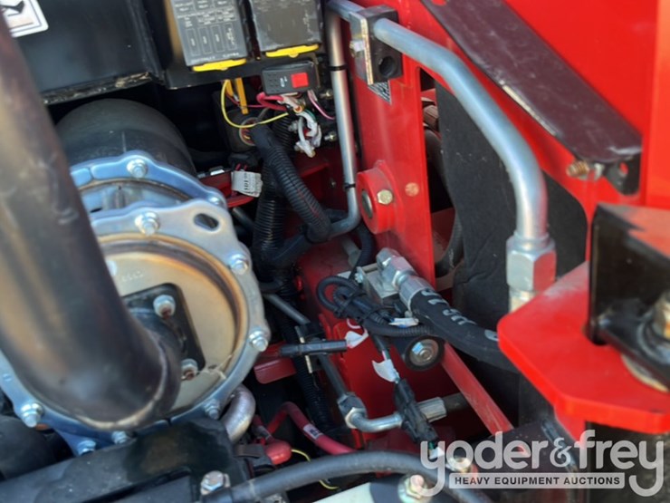 2023-manitou-1050rt-image-18
