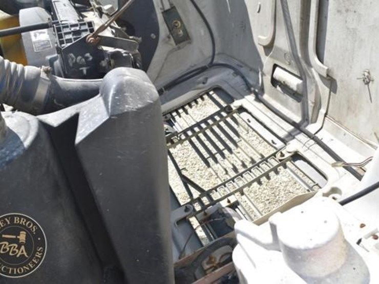 1999-freightliner-fl60-image-47