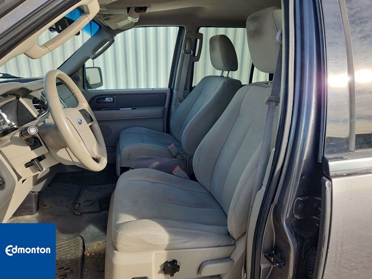 2011-ford-expedition-image-14