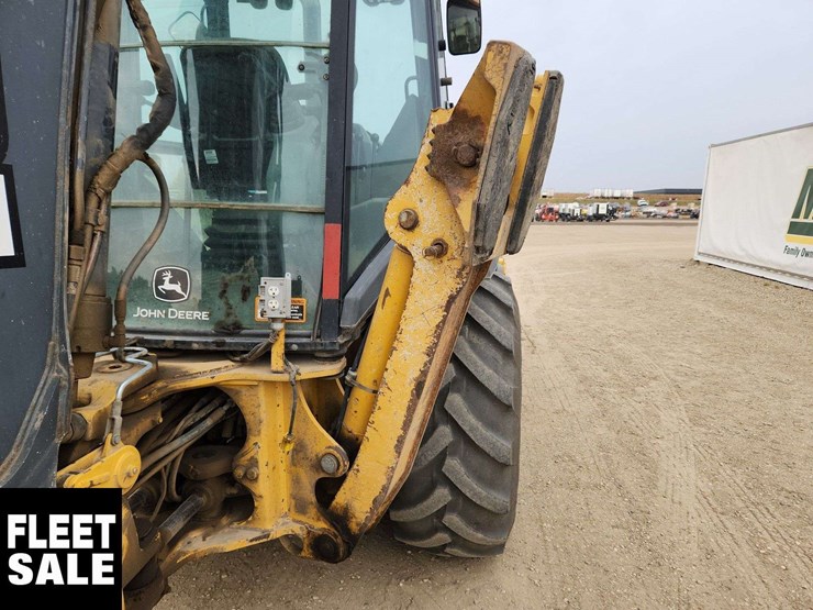 2015-deere-410l-image-40