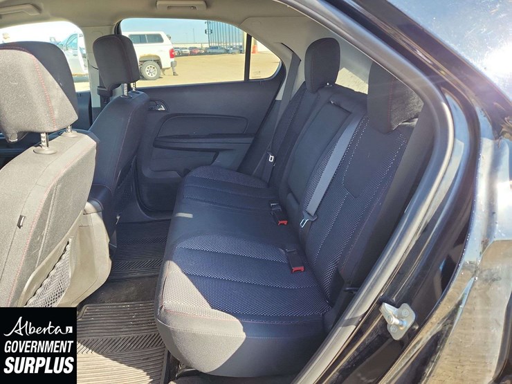 2015-chevrolet-equinox-lt-image-14