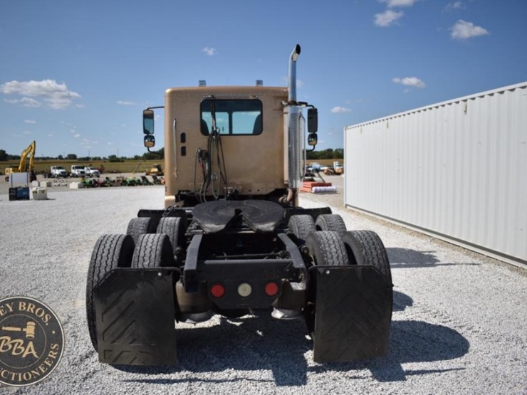 2003-freightliner-columbia-120-image-13