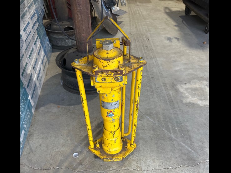 #79-•-atlas-copco-lpd-t-hydraulic-post-driver-image-2