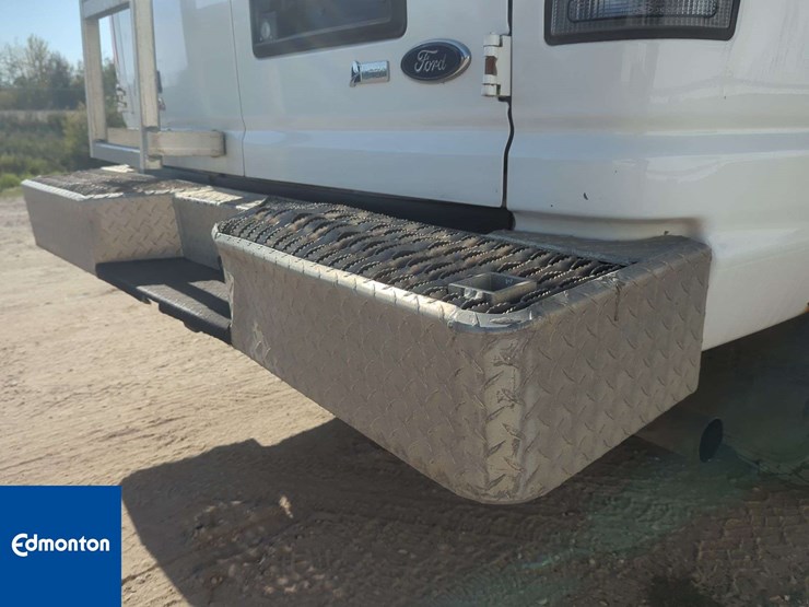 2012-ford-cargo-image-36
