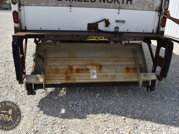 2009-freightliner-business-class-m2-106-image-36