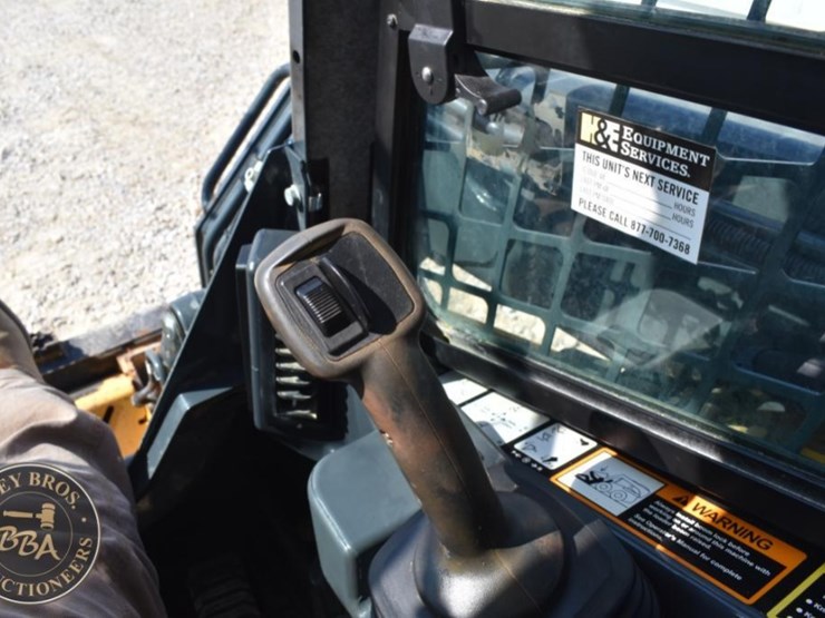 2021-deere-325g-image-75