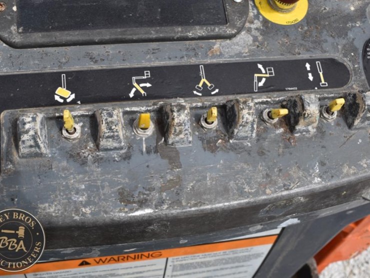 2013-jlg-e300ajp-image-53