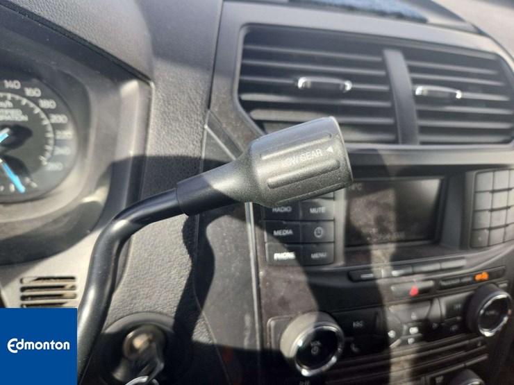 2016-ford-explorer-image-9