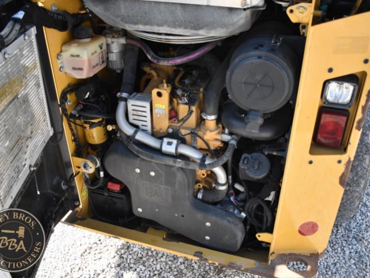 2019-caterpillar-242d3-image-41