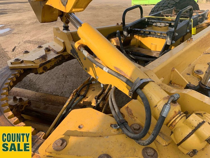 2015-caterpillar-14m-image-18