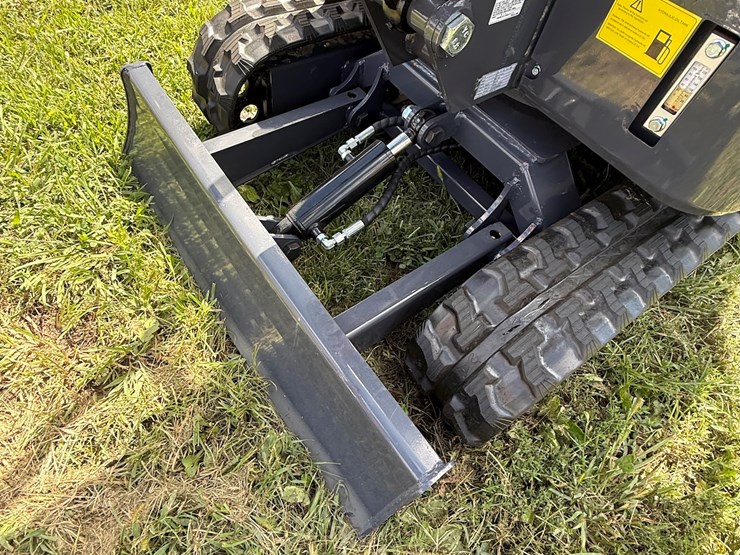 #602-•-2025-cfg-industrial-mx15r-hydraulic-track-type-mini-excavator-image-10