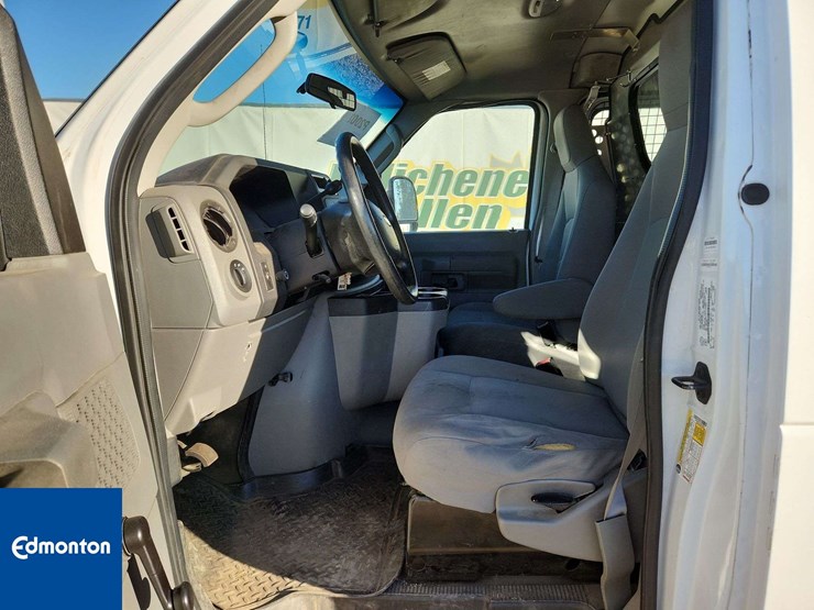 2012-ford-cargo-image-15