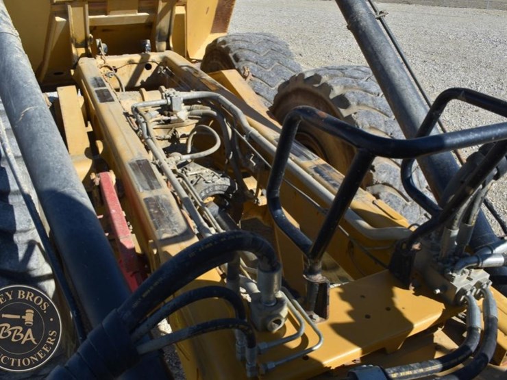 2011-caterpillar-740b-image-53