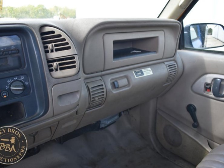 2000-chevrolet-3500-image-37