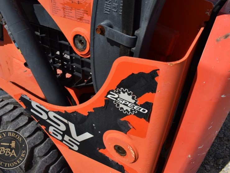 2017-kubota-ssv65-image-73