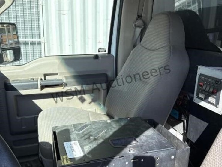 2008-ford-f550-image-25