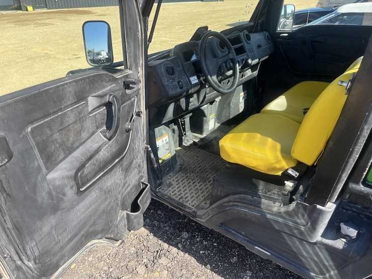 john-deere-gator-image-7